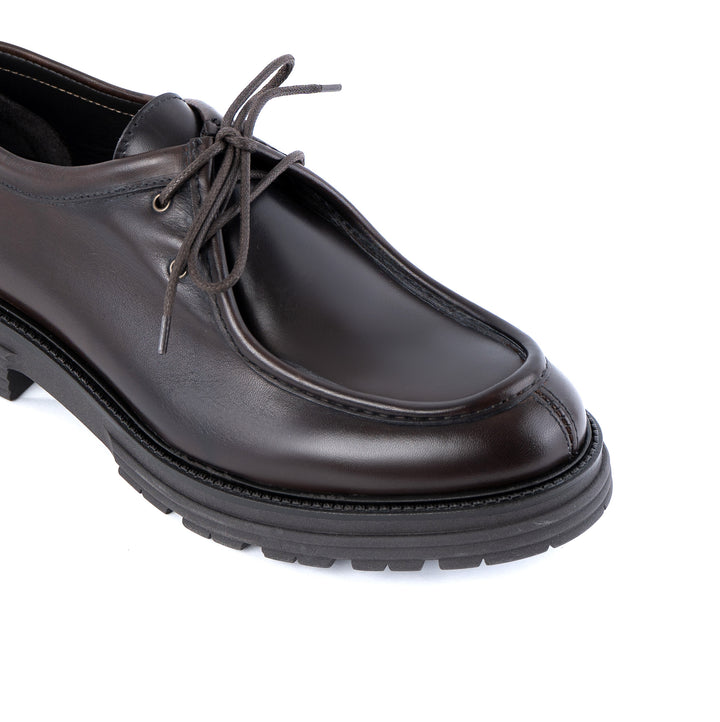 Vector ingegnere stringate in vera pelle