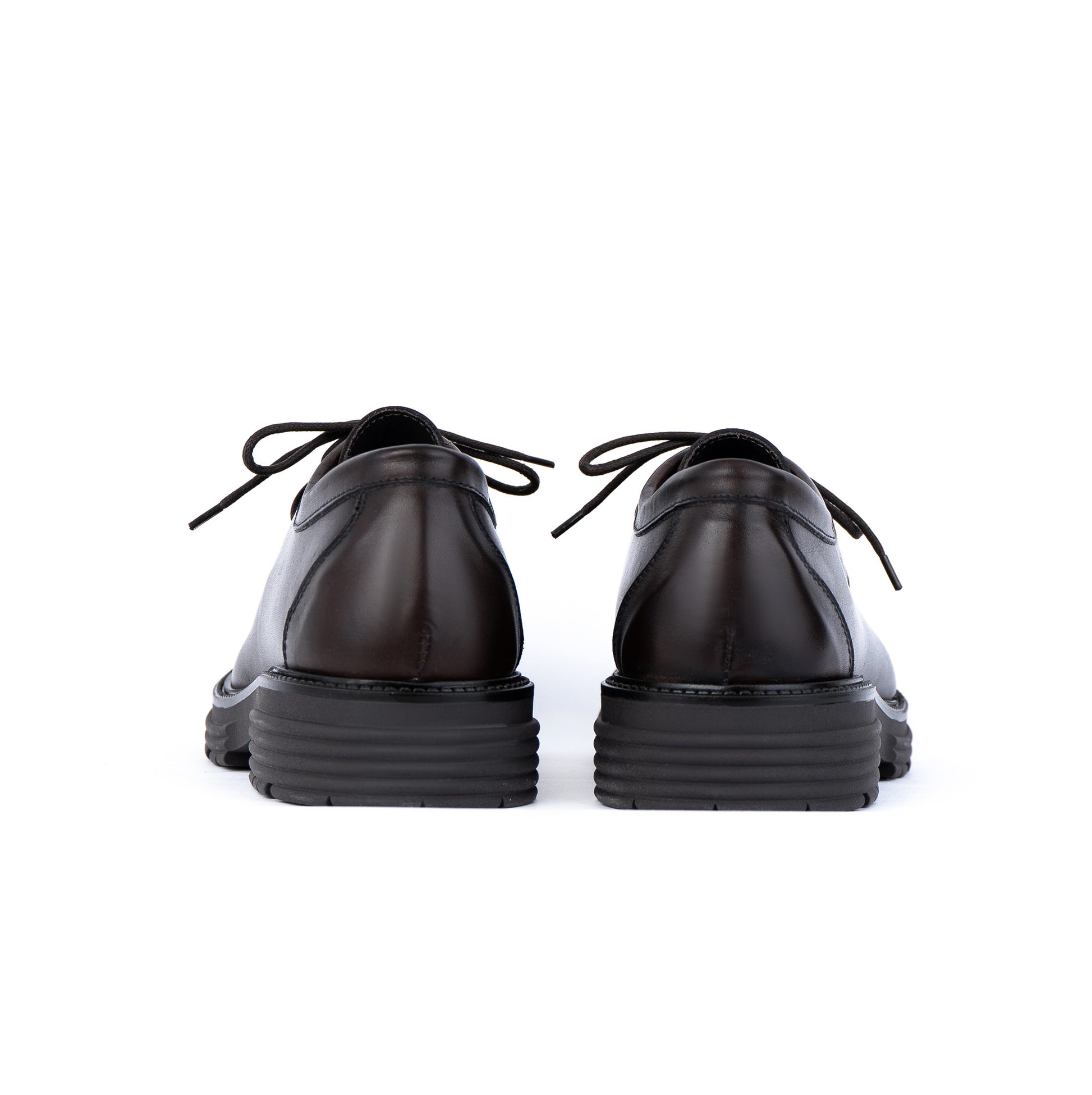 Vector ingegnere stringate in vera pelle